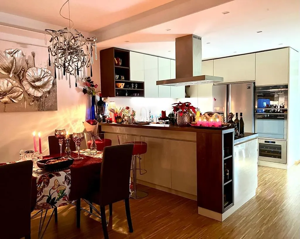 Romantic Stay Overlooking Prague Homestay