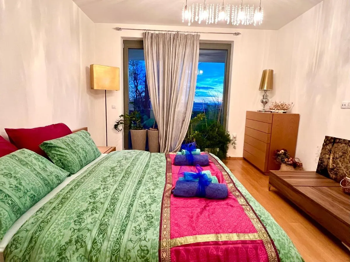 Romantic Stay Overlooking Prague Homestay
