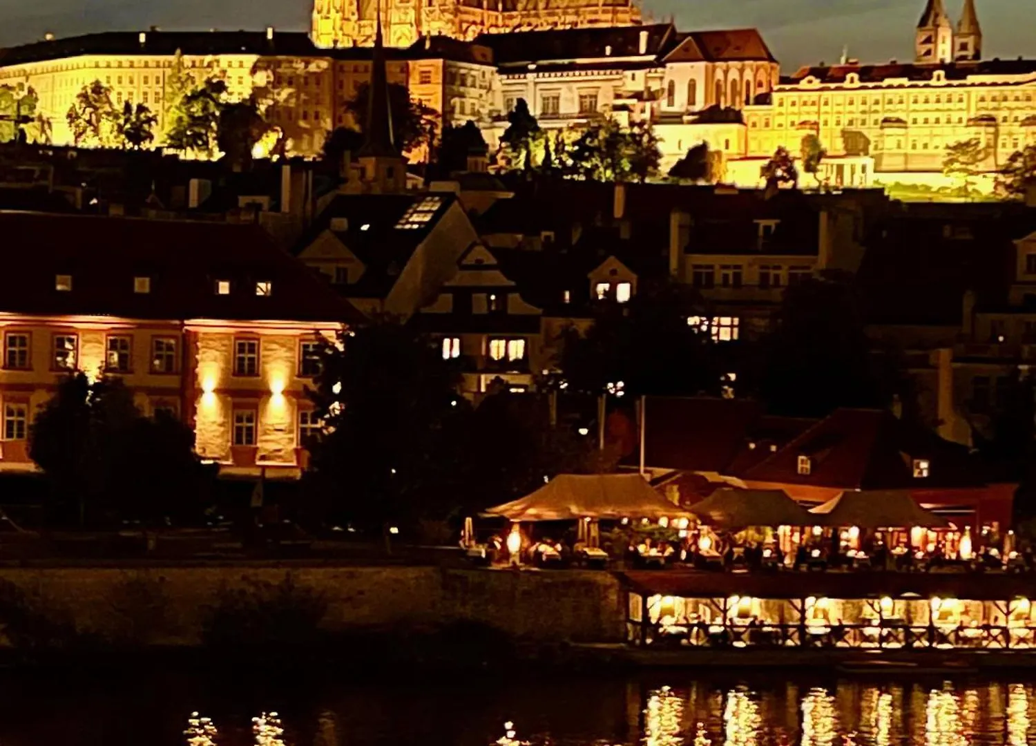 Romantic Stay Overlooking Prague Homestay